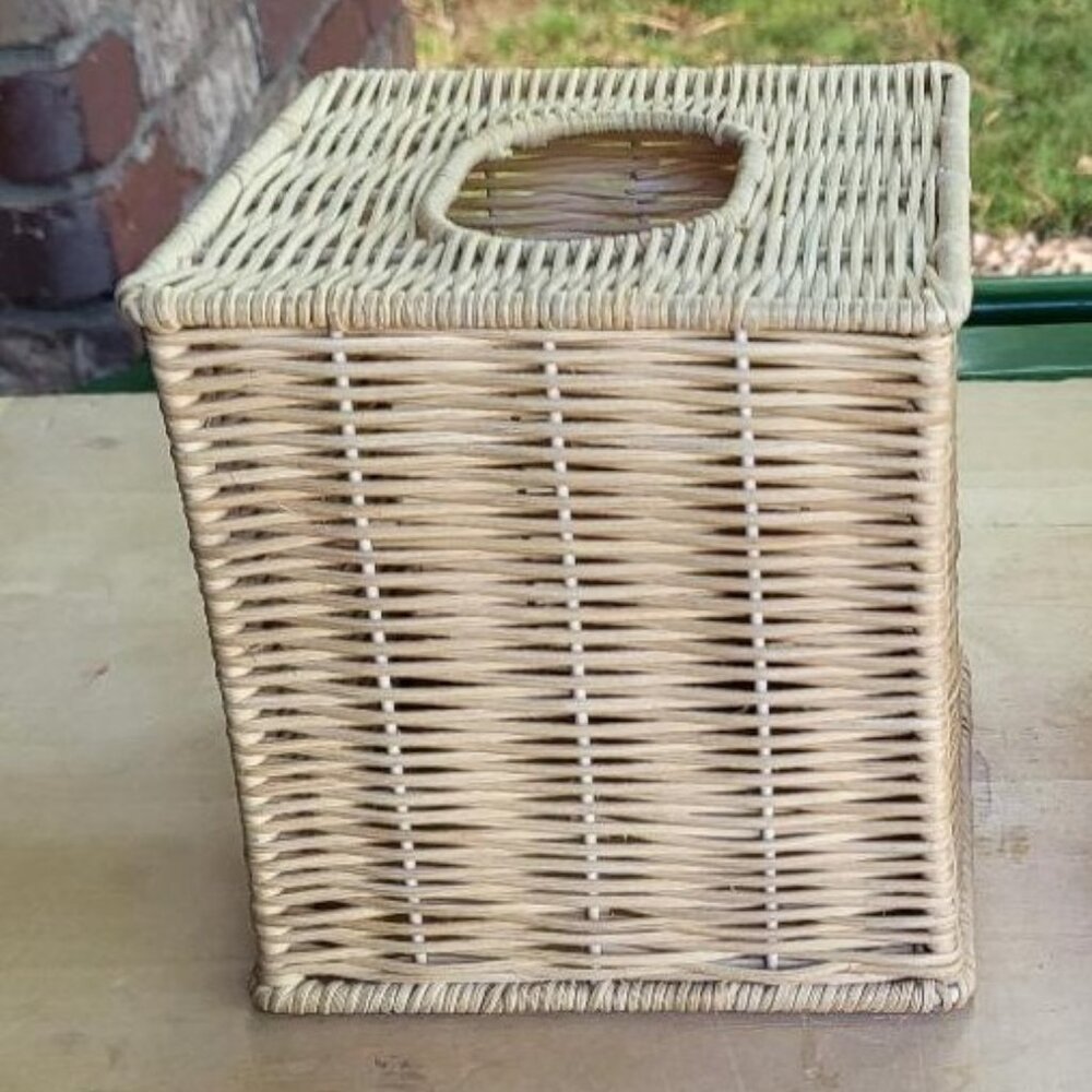 Wicker Tissue Box Holder